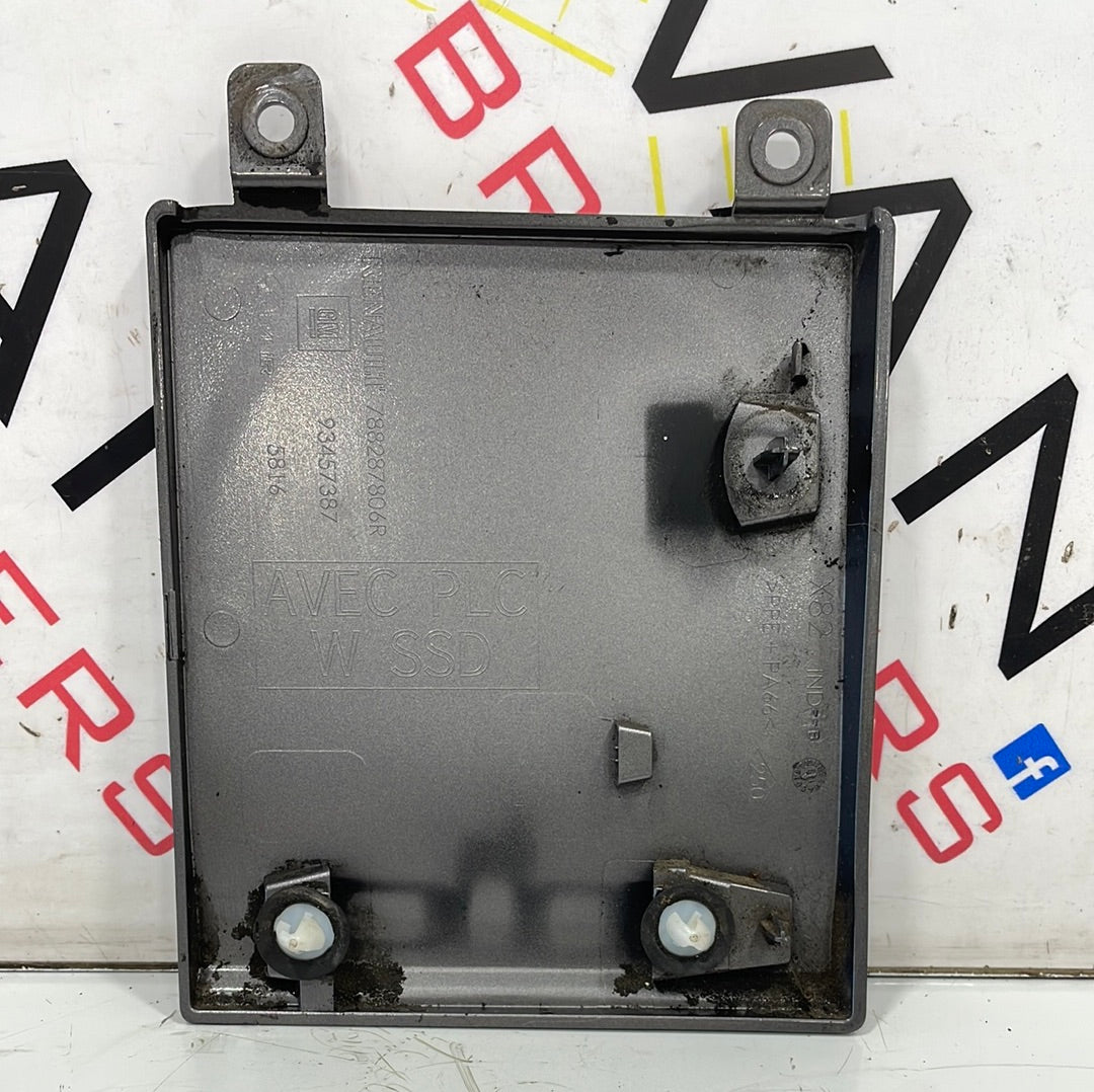 Renault Trafic/Vauxhall Vivaro/Nissan NV300 MOULDING UNDER FUEL FILLER FLAP PASSENGER'S SIDE (GREY) 2014-2019 P/N 788287806R