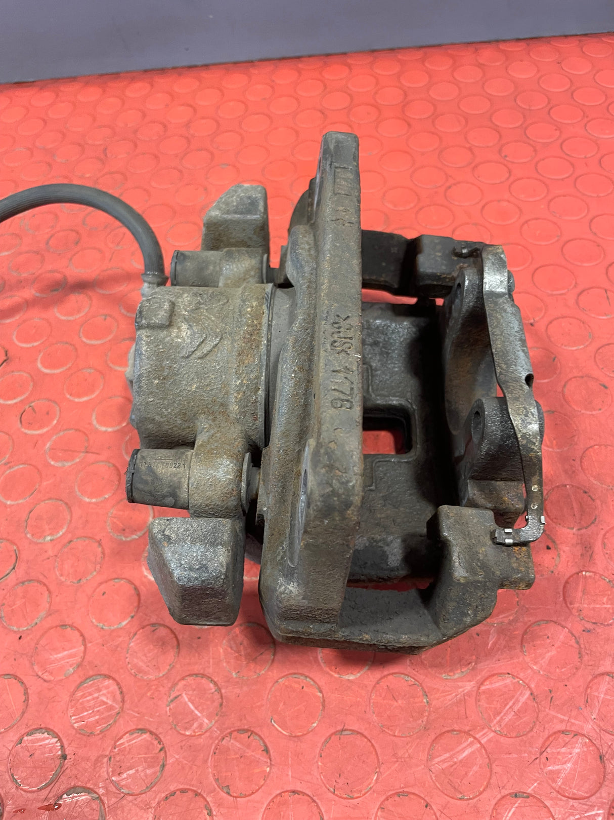 Citroen Berlingo/Peugeot Partner/Vauxhall Combo/Toyota Proace City BRAKE CALIPER Front Drivers Side (With Carrier) 1.5 2018-2025 P/N 9830798780