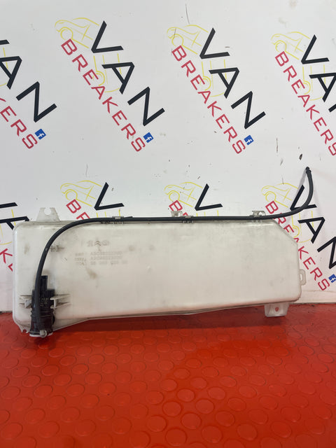 Vauxhall Vivaro/ Citroen Dispatch/ Peugeot Expert/ Toyota Proace 2017 –2023 Washer Bottle (WITH PUMP) P/N 9809803680