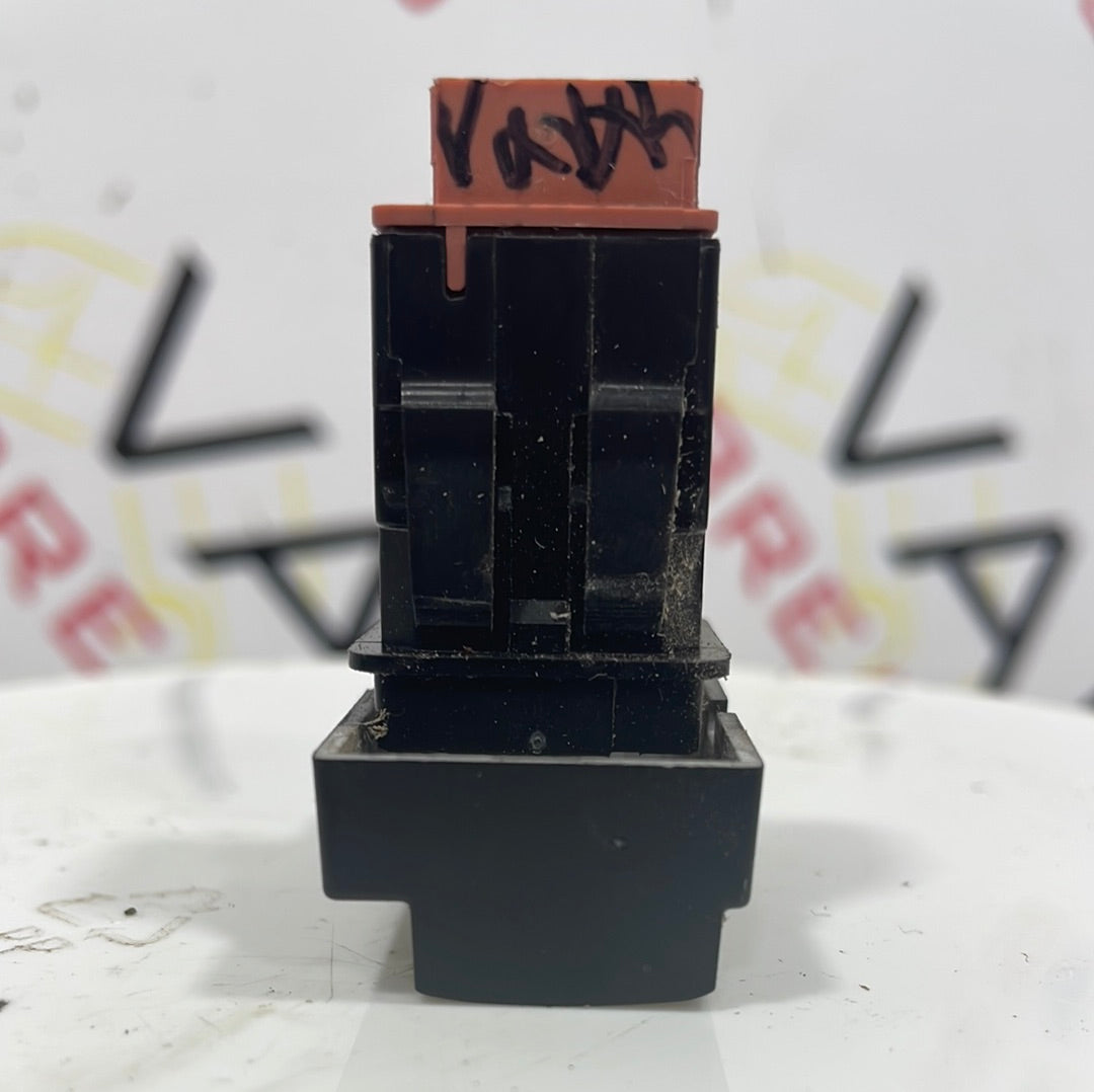 Vauxhall Vivaro/Citroen Dispatch/Peugeot Expert HAZARD CONTROL SWITCH 2019-2022 P/N 9809181677