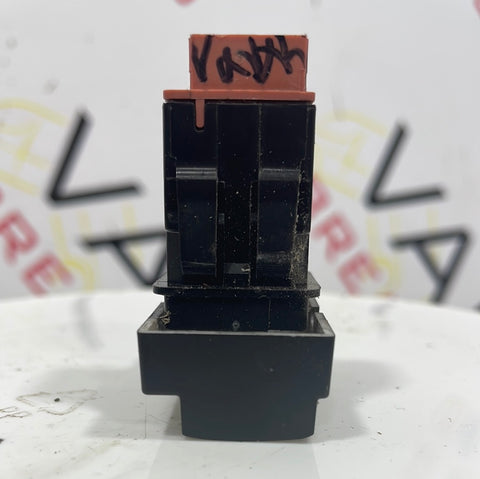 Vauxhall Vivaro/Citroen Dispatch/Peugeot Expert HAZARD CONTROL SWITCH 2019-2022 P/N 9809181677