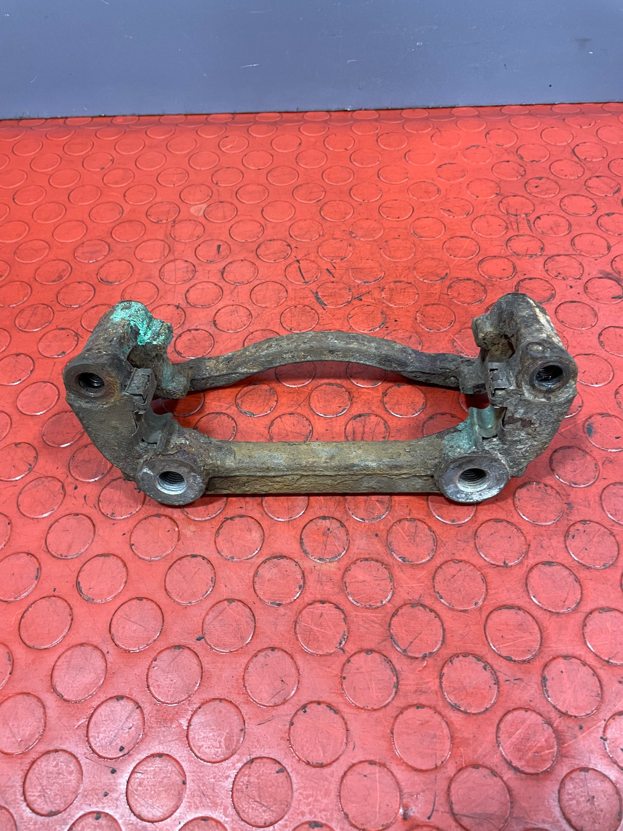 Renault Master/Vauxhall Movano/Nissan NV400 BRAKE CALIPER CRADLE Rear 2014-2021 P/N 440013823R