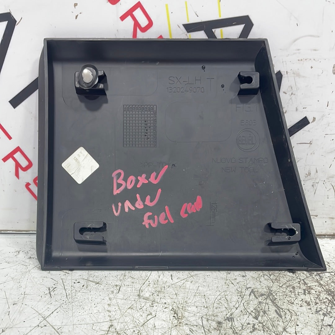 Citroen Relay/ Peugeot Boxer/ Fiat Ducato UNDER FUEL CAP TRIM 735684309