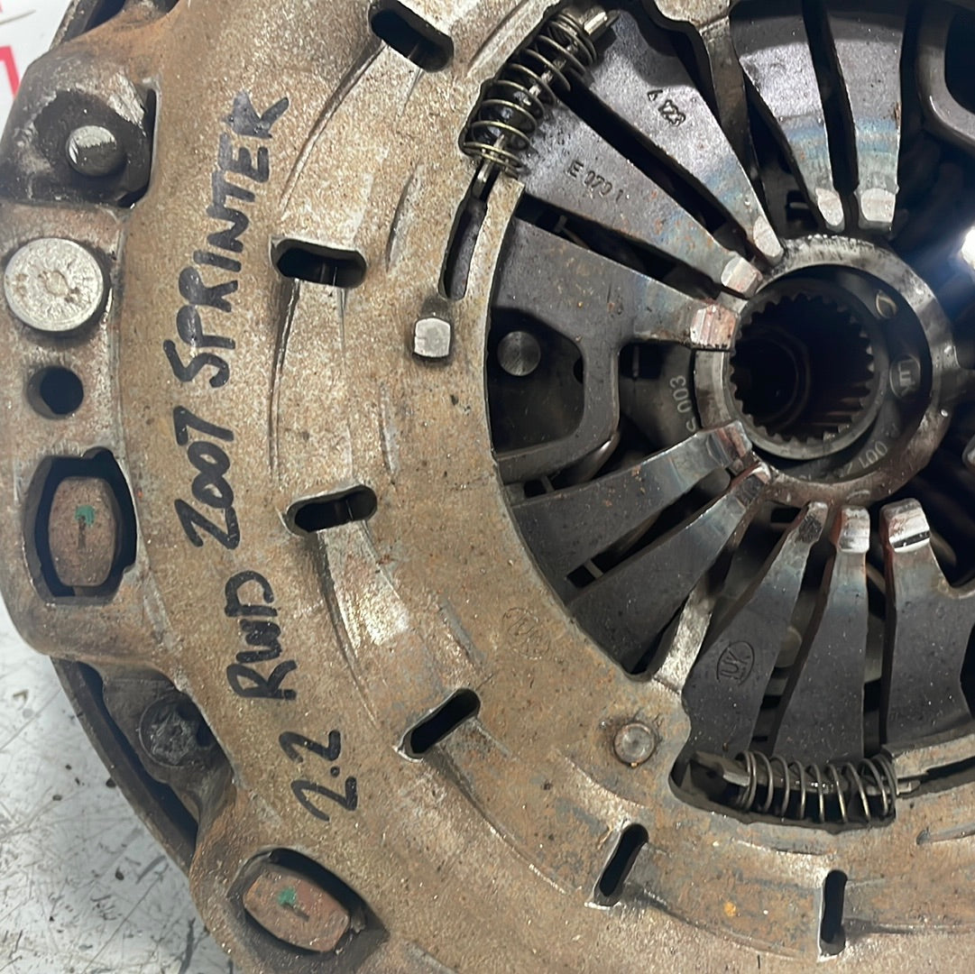 Volkswagen Crafter/Mercedes Sprinter RWD CLUTCH KIT WITH CLUTCH PRESSURE PLATE AND FLYWHEEL 2.2 2007 P/N 0202507401