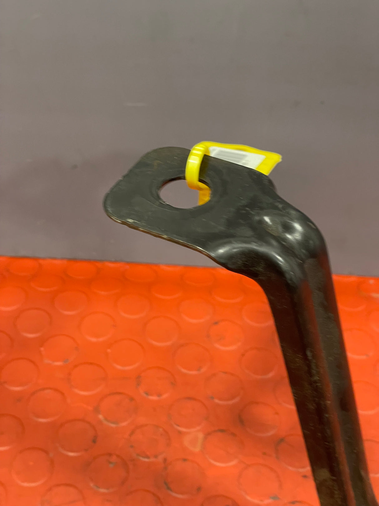 Citroen Dispatch/ Peugeot Expert/ Vauxhall Vivaro/ Toyota Proace FUEL TANK STRAP 2016-2024 P/N 9813784480 - 1