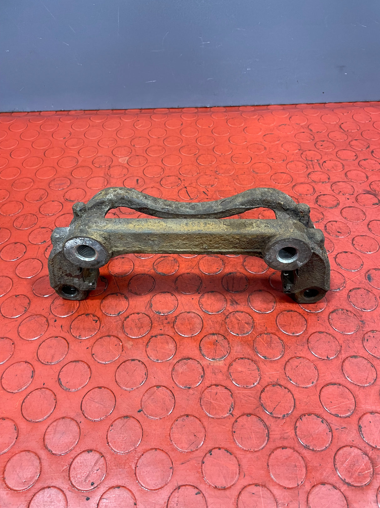 Renault Master/Vauxhall Movano/Nissan NV400 BRAKE CALIPER CRADLE Rear 2014-2021 P/N 440013823R