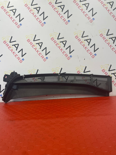 Toyota Proace/Citroen Dispatch/Peugeot Expert L1 WINDSCREEN SCUTTLE PANEL 2018-2024 P/N 9808467277DAG