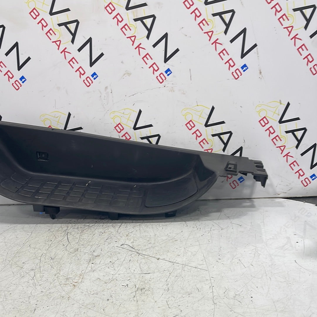 Citroen Dispatch/ Peugeot Expert/ Toyota Proace/ Vauxhall Vivaro(19) STEP COVER 98100695ZD