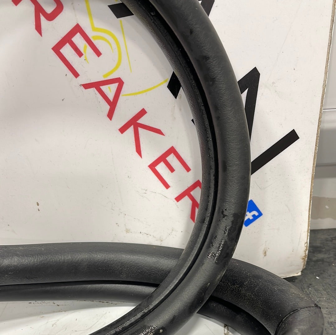 Citroen Relay/ Peugeot Boxer/ Fiat Ducato PASSENGER SIDE FRONT DOOR RUBBER SEAL 2016 0N P/N CRPSFDS1