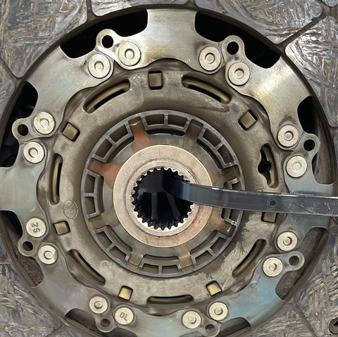 Volkswagen Crafter FWD CLUTCH PLATE WITH PRESSURE PLATE 2.0 2021 P/N 04L141015P