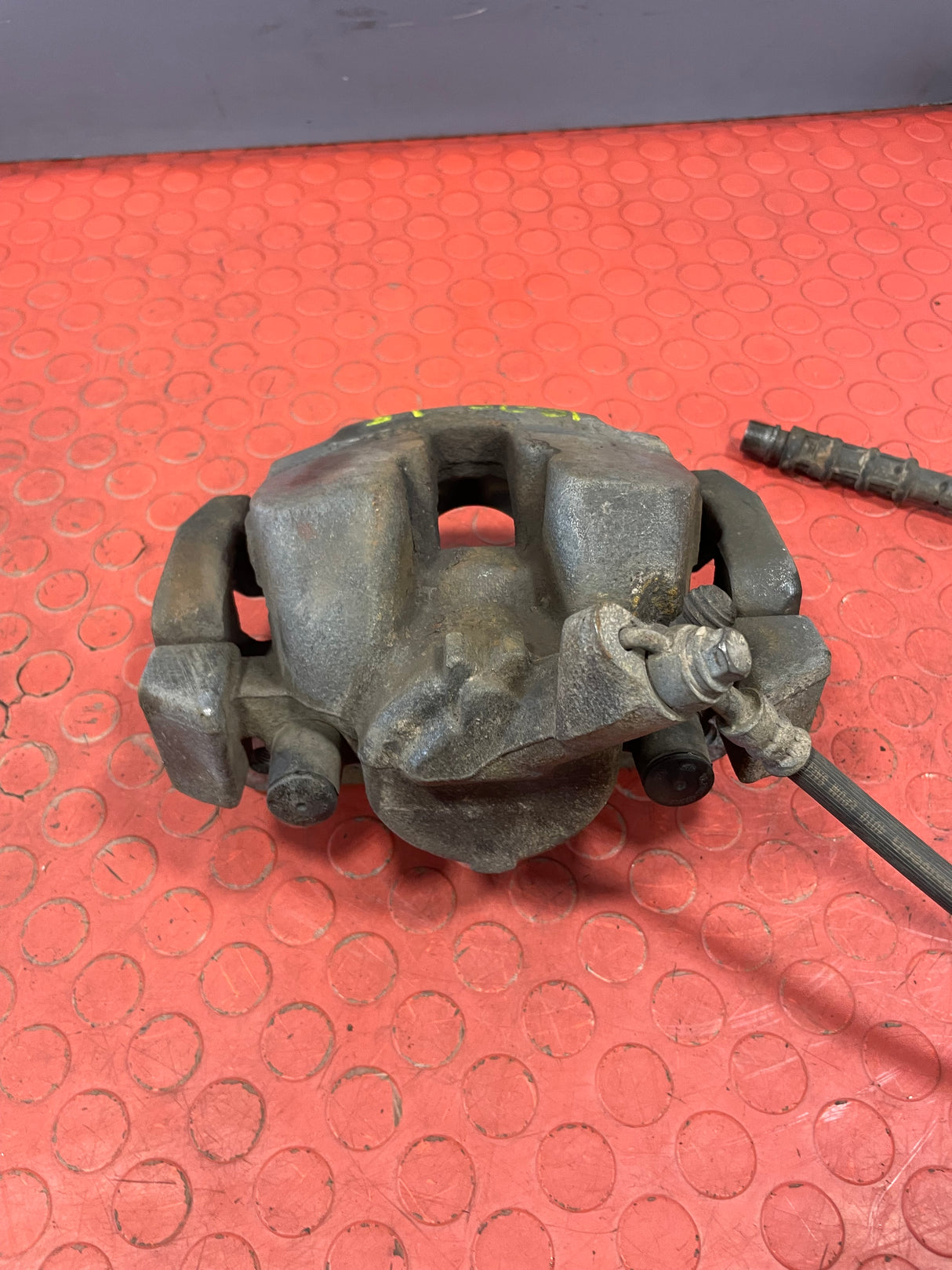 Citroen Berlingo/Peugeot Partner/Vauxhall Combo/Toyota Proace City BRAKE CALIPER Front Drivers Side (With Carrier) 1.5 2018-2025 P/N 9830798780