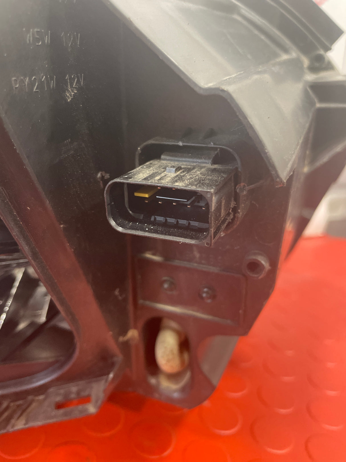 Citroen Dispatch/ Peugeot Expert/ Toyota Proace/ Vauxhall Vivaro (19) PASSENGER SIDE HEADLIGHT 2017-2024 (Damaged see pics) P/N 9808567980-D2