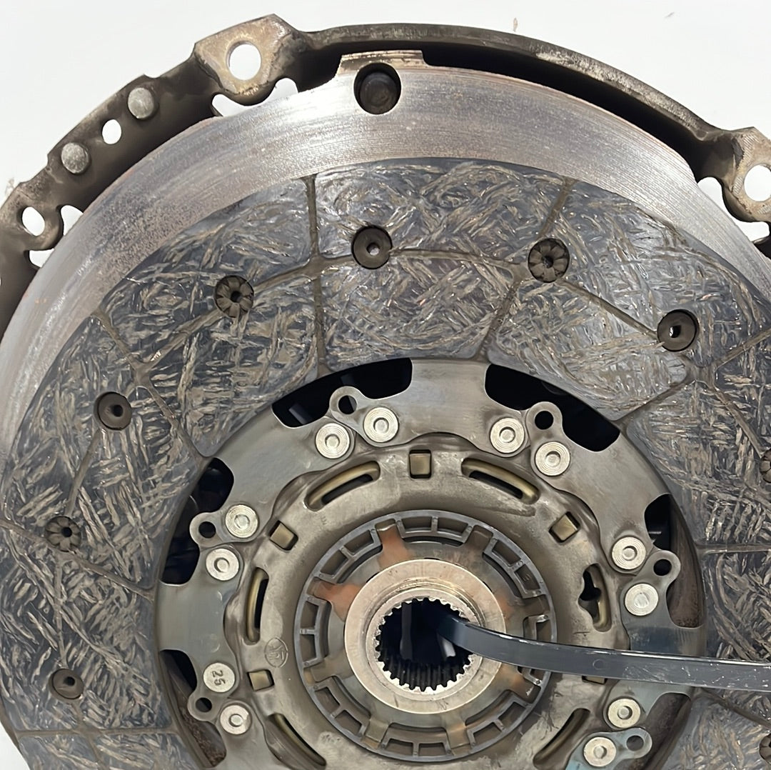 Volkswagen Crafter FWD CLUTCH PLATE WITH PRESSURE PLATE 2.0 2021 P/N 04L141015P