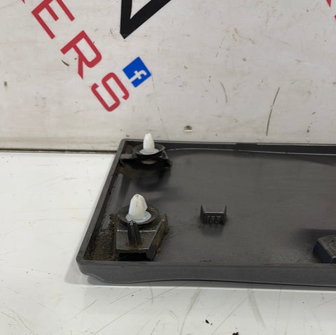 Renault Trafic/Vauxhall Vivaro/Nissan NV300 MOULDING UNDER FUEL FILLER FLAP PASSENGER'S SIDE (GREY) 2014-2019 P/N 788287806R