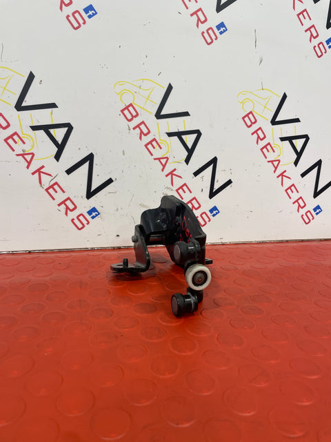 FIAT Doblo SLIDING DOOR MIDDLE ROLLER 2011-2022 P/N 52091124