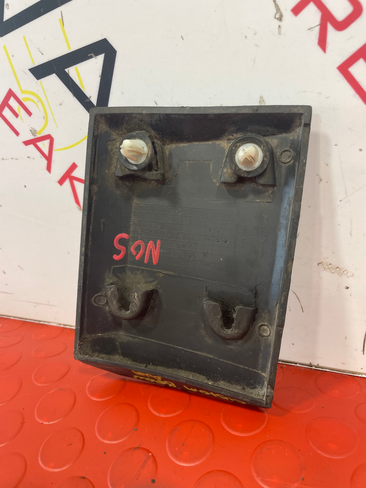 Ford Transit Custom P/S LEFT BELOW FUEL DOOR MOULDING P/N BK21V29427ABW