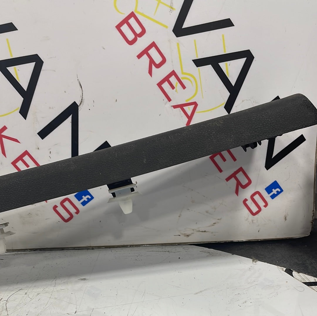 Citroen Berlingo/Peugeot Partner/Vauxhall Combo/Toyota Proace City PASSENGER SIDE N/S B PILLAR AND KICK GUARD TRIM P/N 96642V