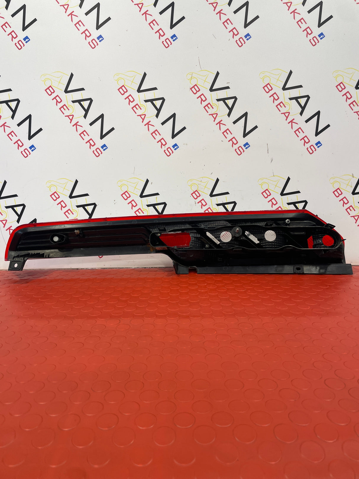 Ford Transit Custom GENUINE REAR PASSENGER SIDE TAIL LIGHT 2014-2018 (DAMAGED) P/N BK2113405AD-D1