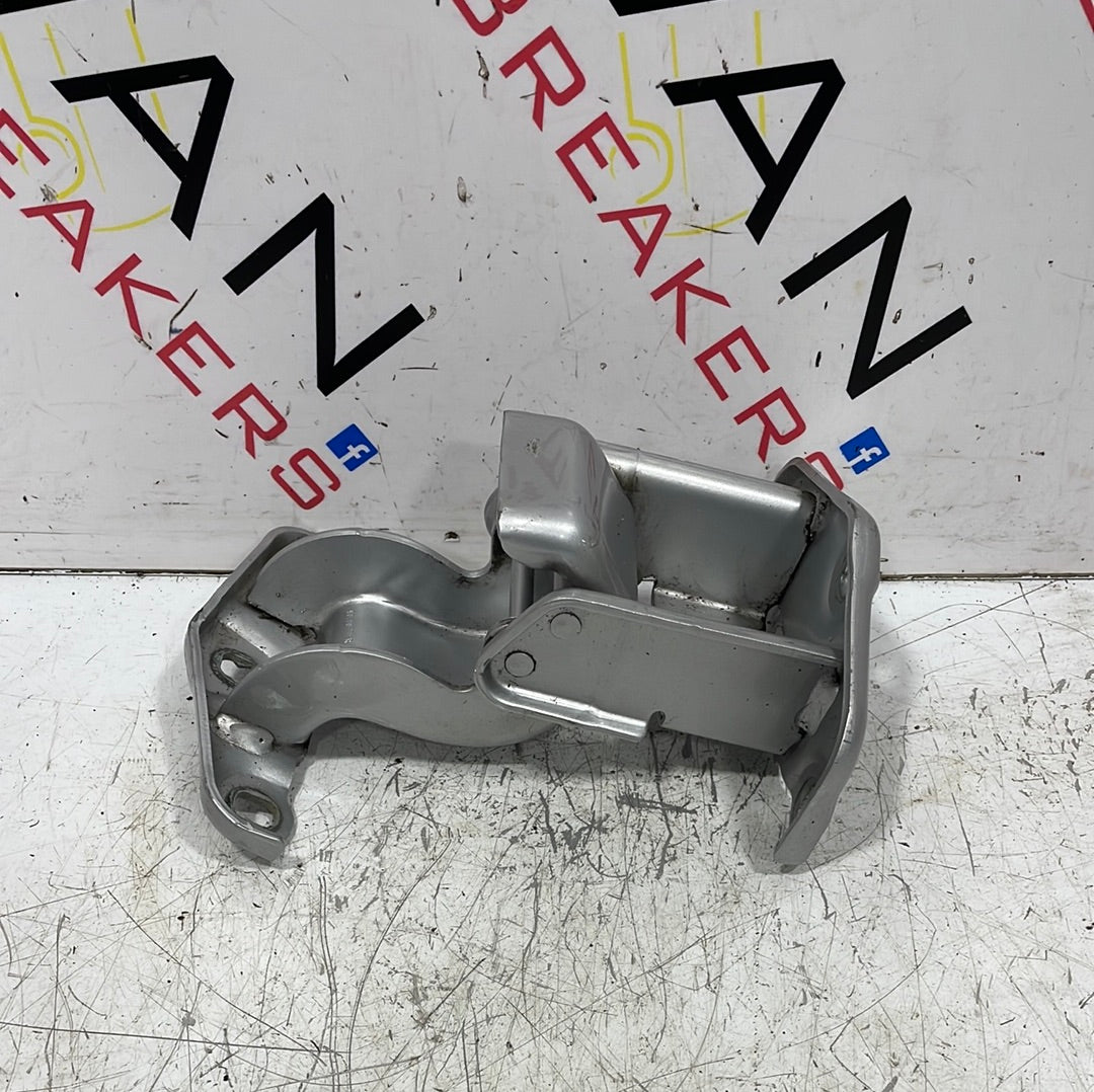 Renault Trafic/Vauxhall Vivaro REAR DOOR HINGE (SILVER) 2014/2019 P/N 904006707R