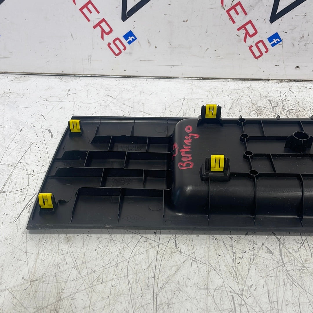Citroen Berlingo/Peugeot Partner/Vauxhall Combo/Toyota Proace City CENTRE CONSOLE TUNNEL TRIM 2018-2021 P/N 9828059377