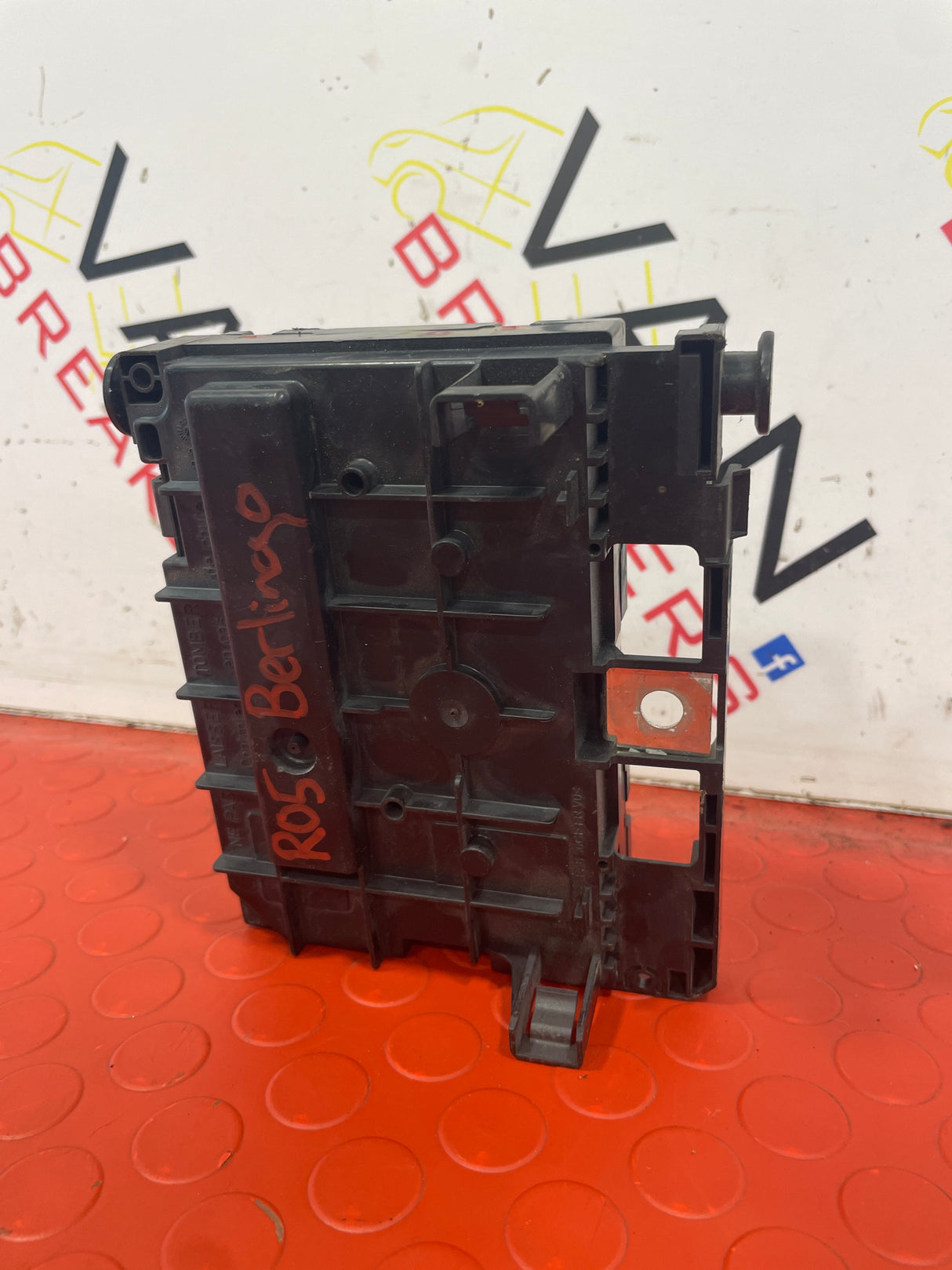 Peugeot Partner/Citroen Berlingo R05 ENGINE BAY FUSE BOX BSM P/N 9675878480