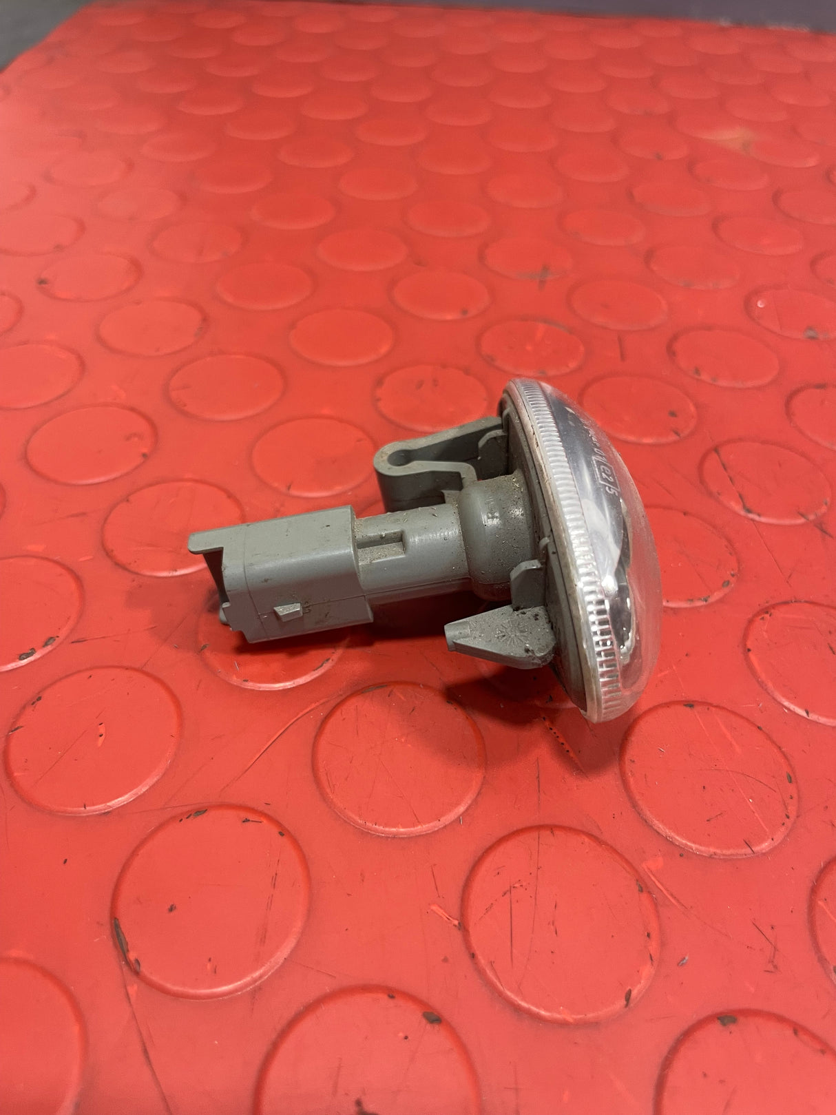 Citroen/Peugeot SIDE INDICATOR REPEATER LIGHT LAMP 2008-2018 P/N 9680057480