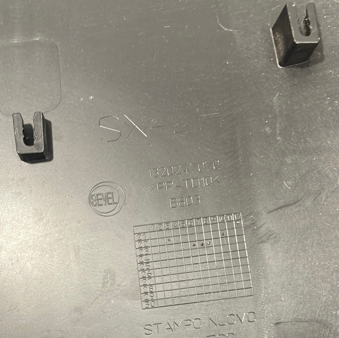 Citroen Relay/Peugeot Boxer/Fiat Ducato REAR PASSENGER SIDE BUMPER TRIM 1320247070