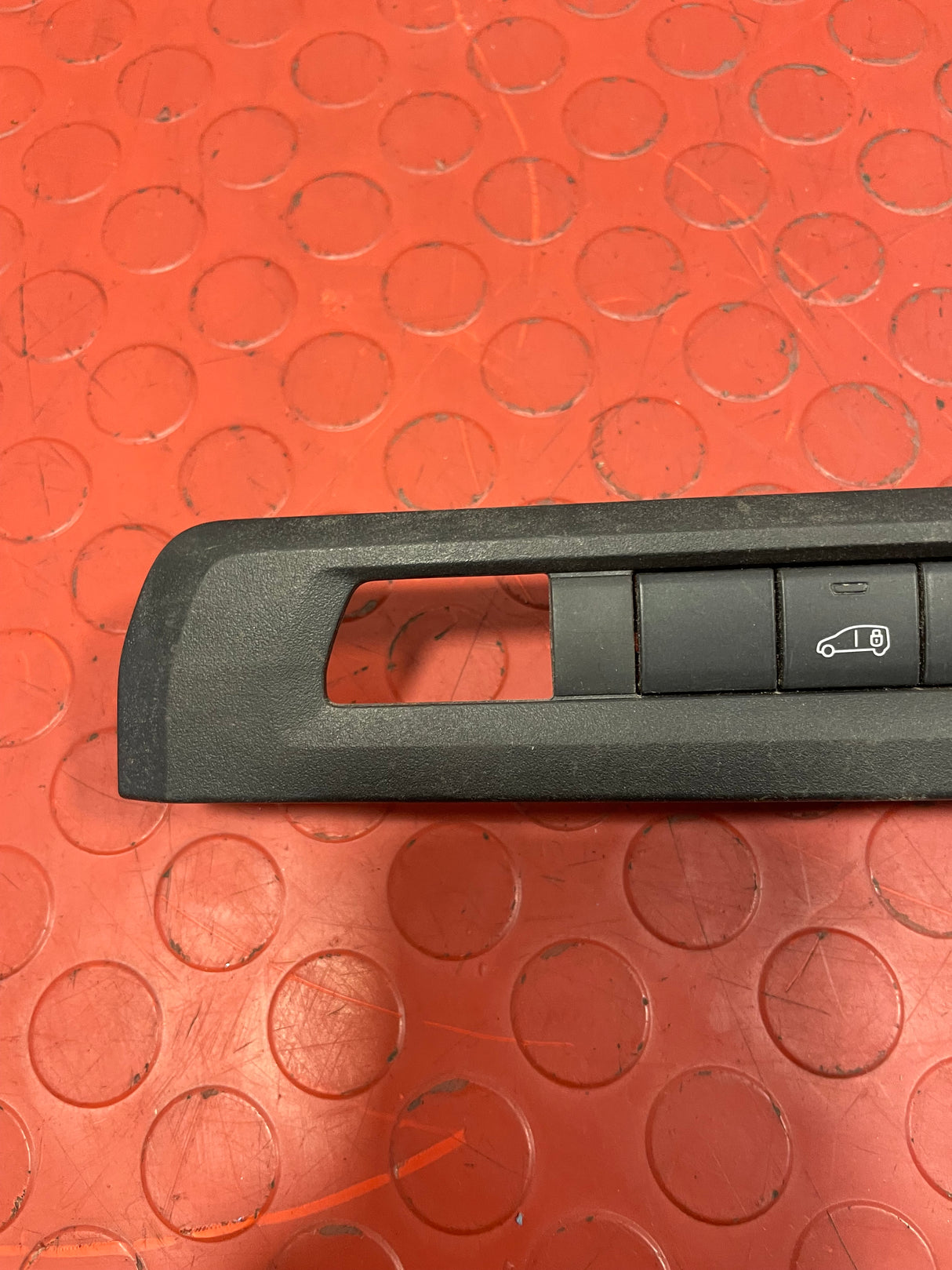 Citroen Berlingo/Peugeot Partner REAR CENTRAL LOCKING SWITCH AND PANEL 2019-2024 P/N 9811141877 / 9808825177