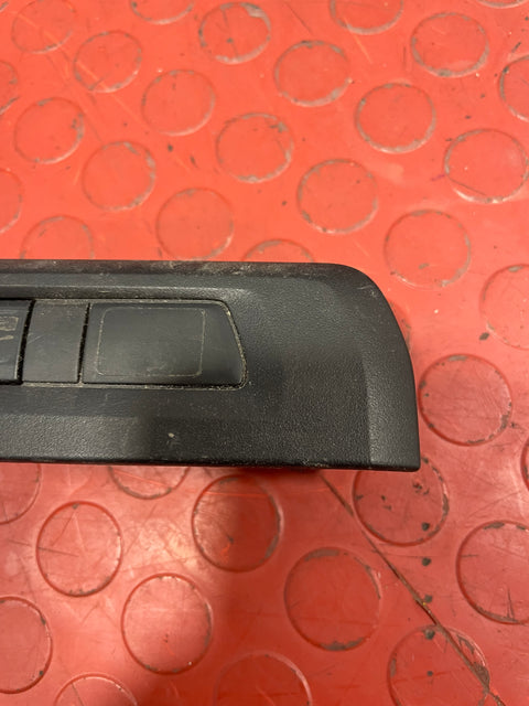 Citroen Berlingo/Peugeot Partner REAR CENTRAL LOCKING SWITCH AND PANEL 2019-2024 P/N 9811141877 / 9808825177