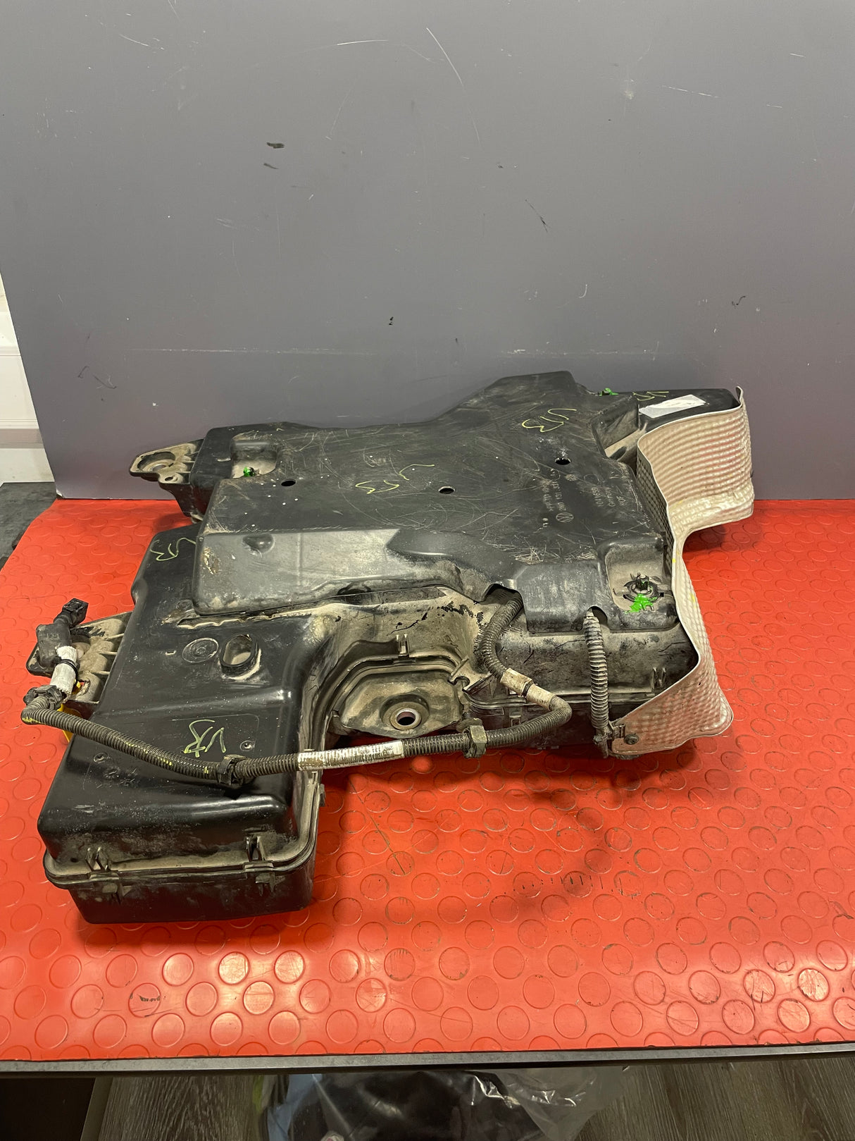 Volkswagen Crafter/MAN TGE ADBLUE TANK AND PUMP 2017-2025 P/N 2N0131877B