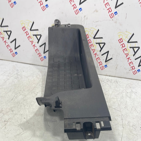 Citroen Dispatch/ Peugeot Expert/ Toyota Proace/ Vauxhall Vivaro(19) STEP COVER 98100695ZD