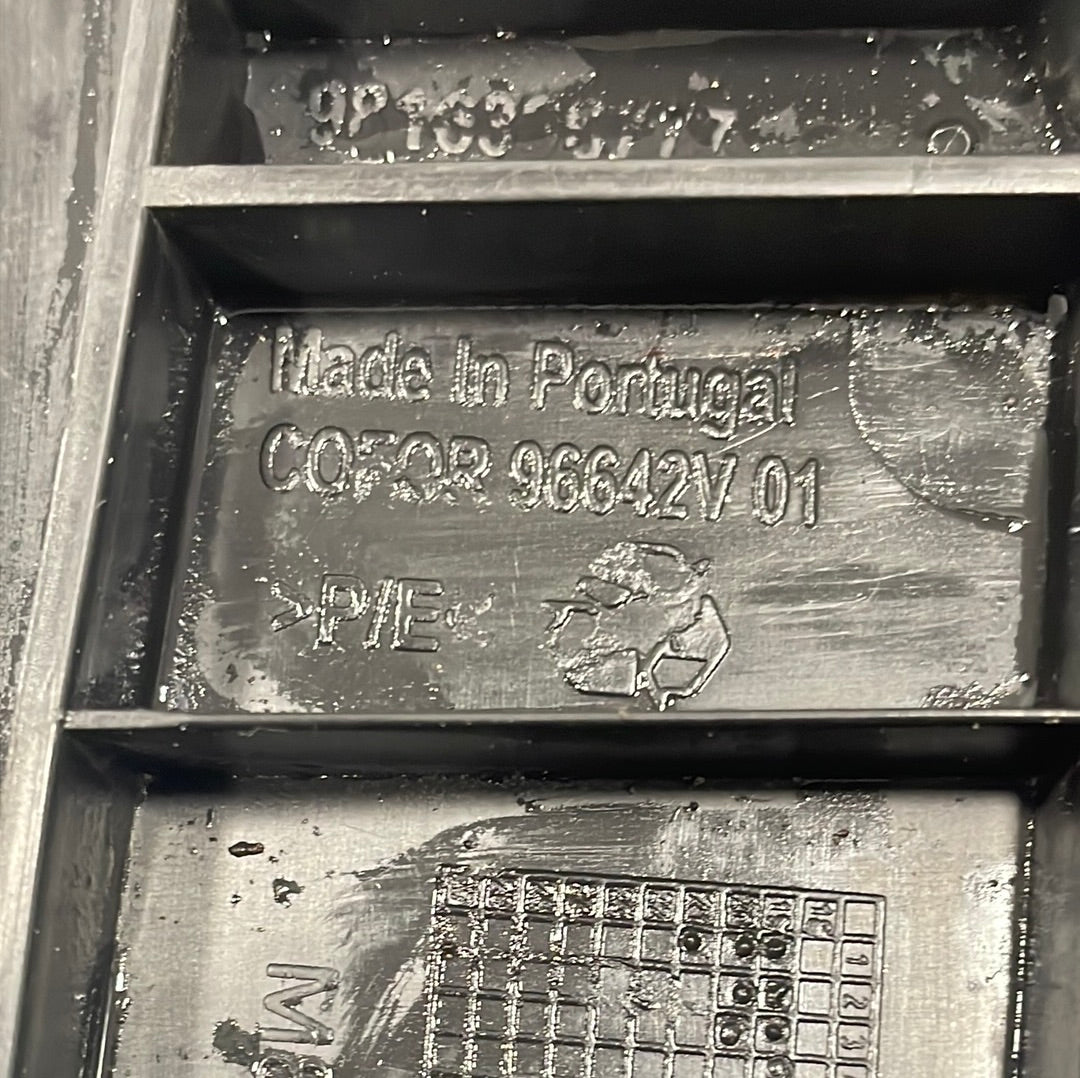 Citroen Berlingo/Peugeot Partner/Vauxhall Combo/Toyota Proace City PASSENGER SIDE N/S B PILLAR AND KICK GUARD TRIM P/N 96642V