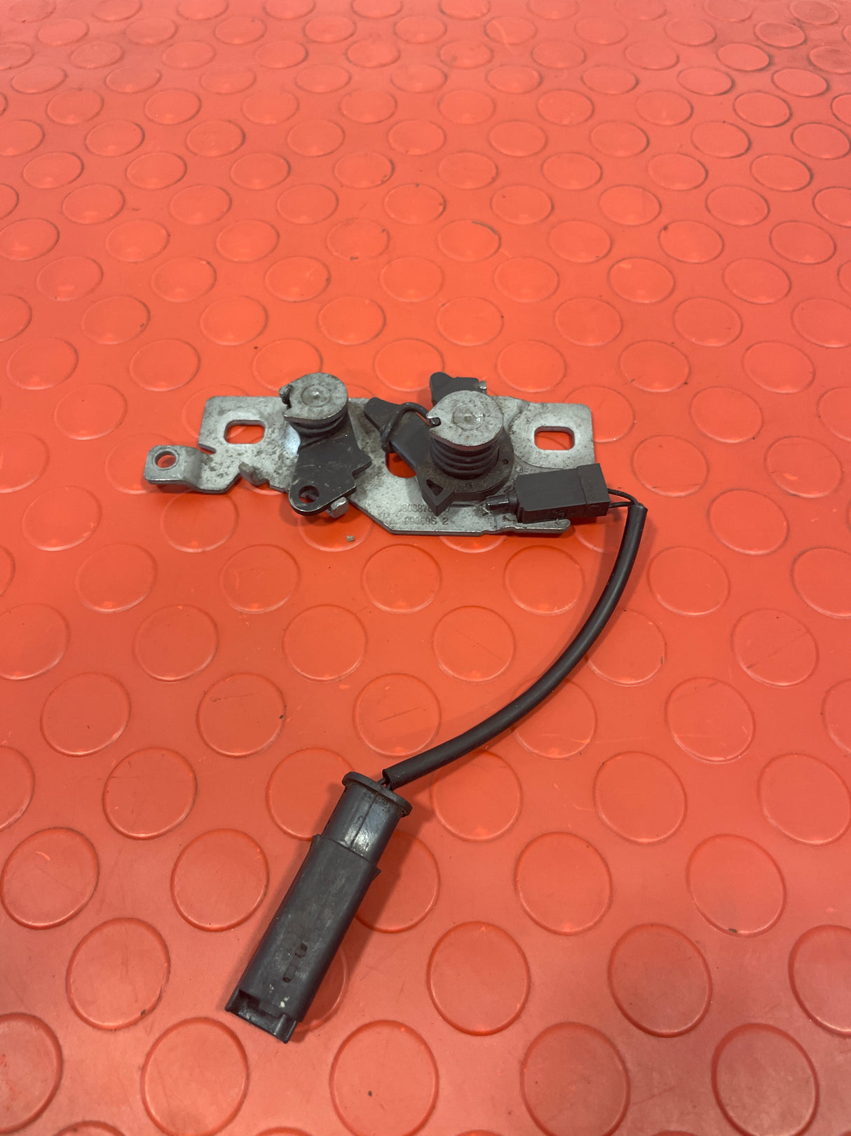 Vauxhall Combo E & Vauxhall Vivaro BONNET CATCH 2018-2023 P/N 9808870280