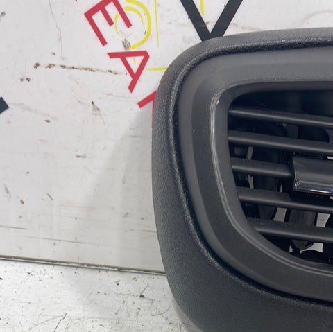 Citroen Dispatch/ Peugeot Expert/ Vauxhall Vivaro/ Toyota Proace DASHBOARD LEFT SIDE AIR VENT 98095037ZD