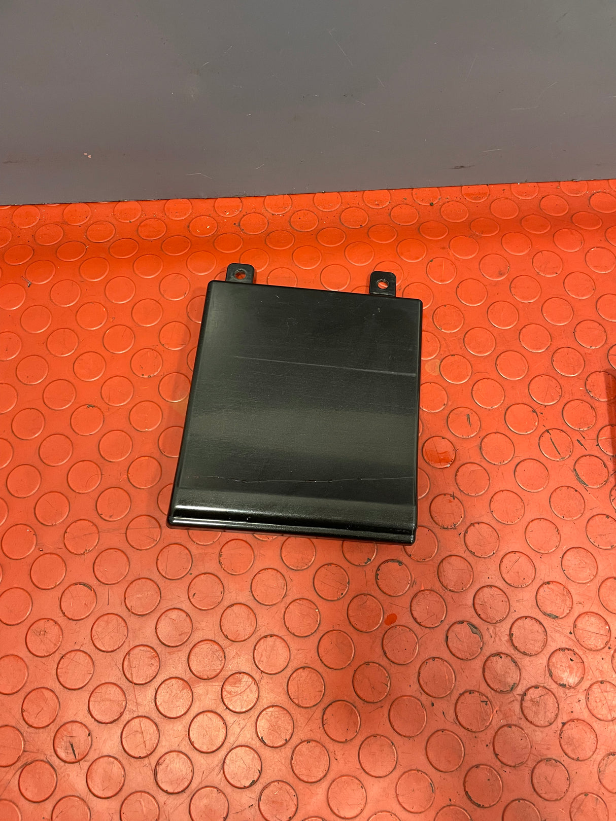 Renault Trafic/Vauxhall Vivaro/Nissan NV300 UNDER FUEL FILLER FLAP PASSENGER'S SIDE (Metallic Black) 2014-2019 P/N 788287806R