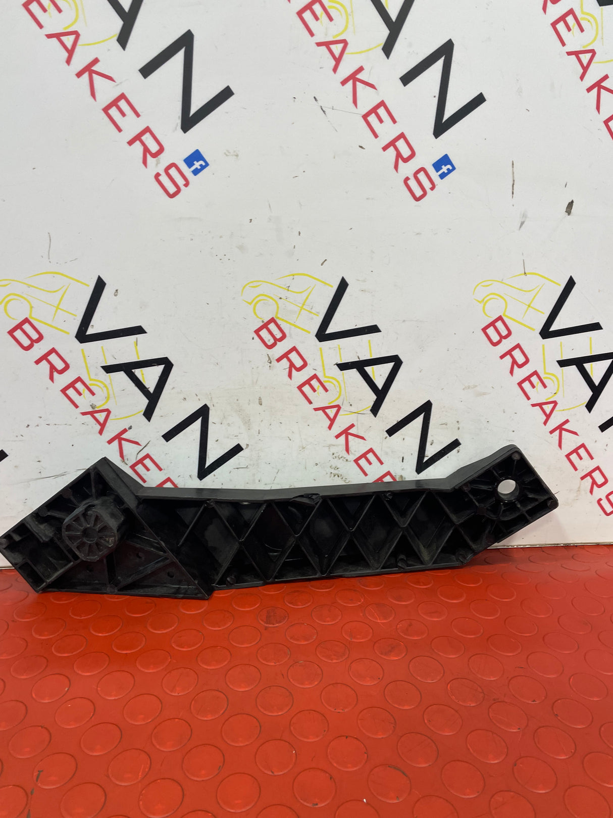 Vauxhall Vivaro/Nissan NV300/Renault Trafic SLAM PANEL BRACKET N/S LEFT 2015-22. P/N 625001299R