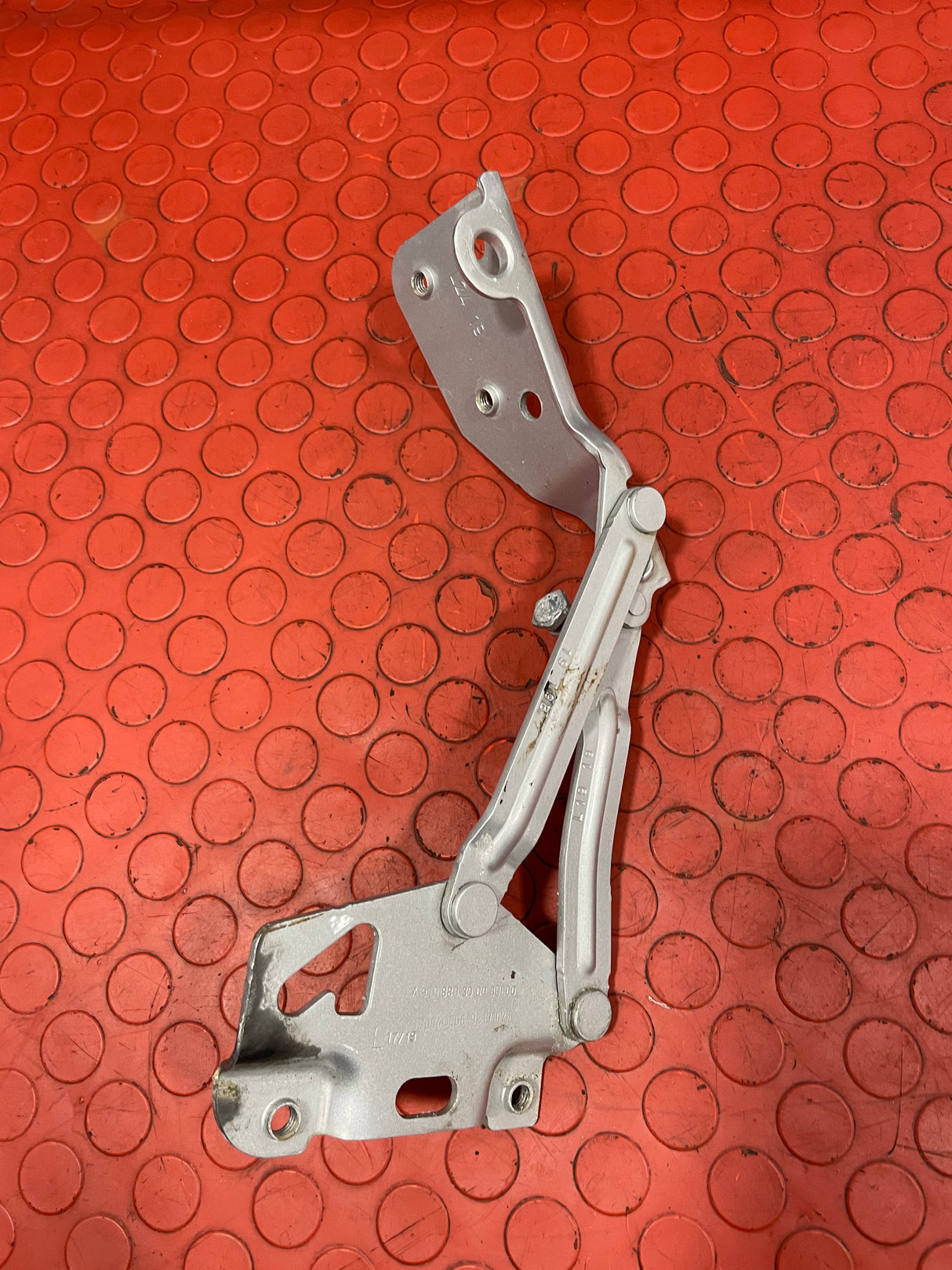 Mercedes Sprinter BONNET HINGE Passenger's Side LH 2019 P/N A9108803000