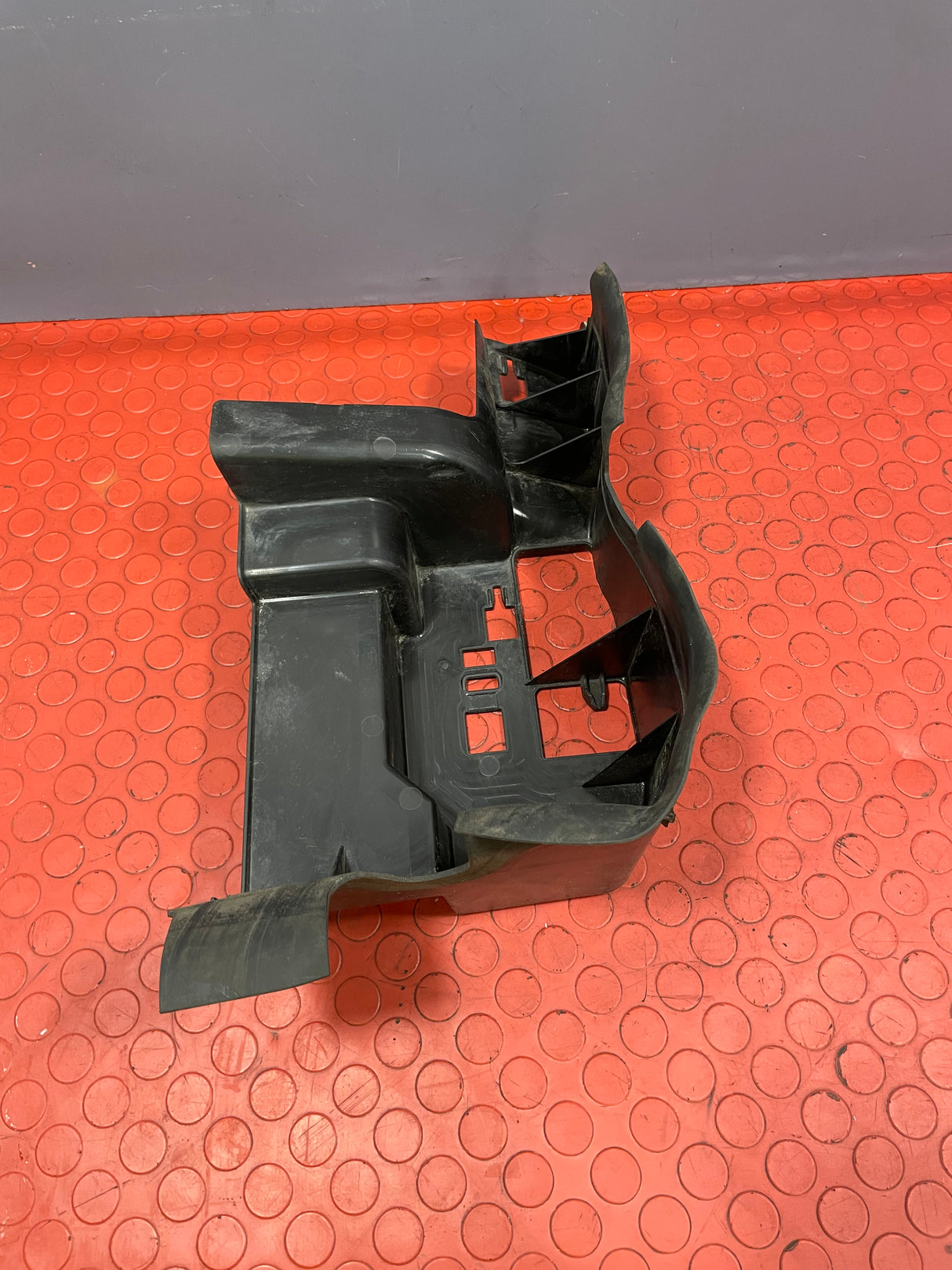 Mercedes Sprinter FRONT RIGHT AIR DUCT GUIDE 2019 P/N A9108804600