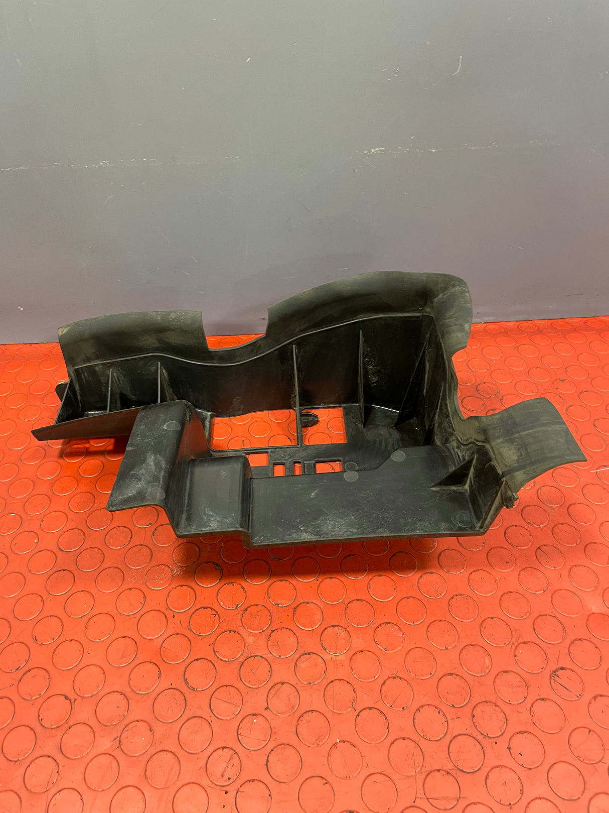 Mercedes Sprinter FRONT RIGHT AIR DUCT GUIDE 2019 P/N A9108804600