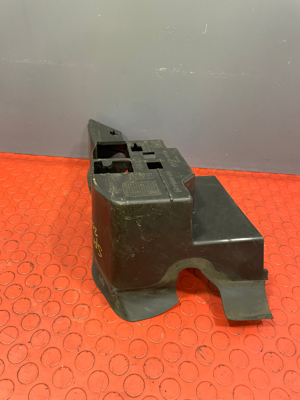 Mercedes Sprinter FRONT RIGHT AIR DUCT GUIDE 2019 P/N A9108804600