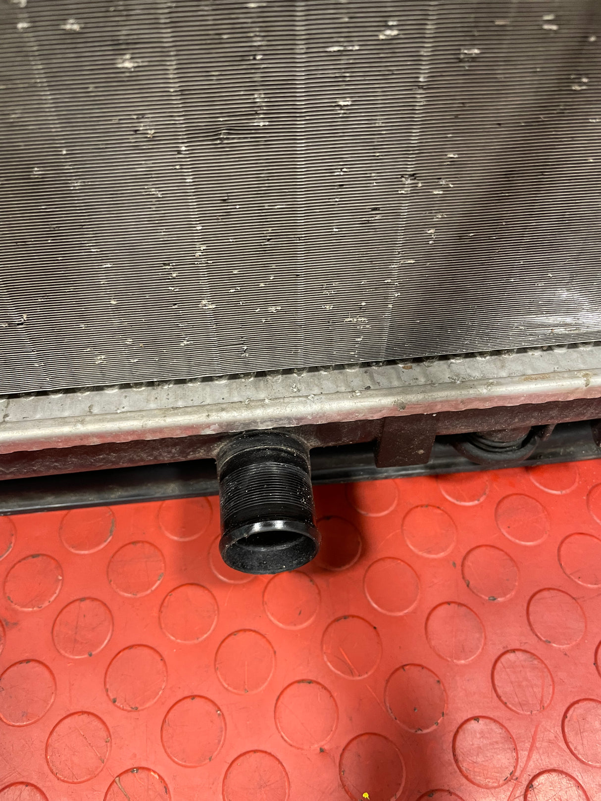 Citroen Berlingo/Peugeot Partner RADIATOR ASSEMBLY W/ FRAME (Minor Crack in the Frame) 1.6 2008-2016 P/N 9682720480