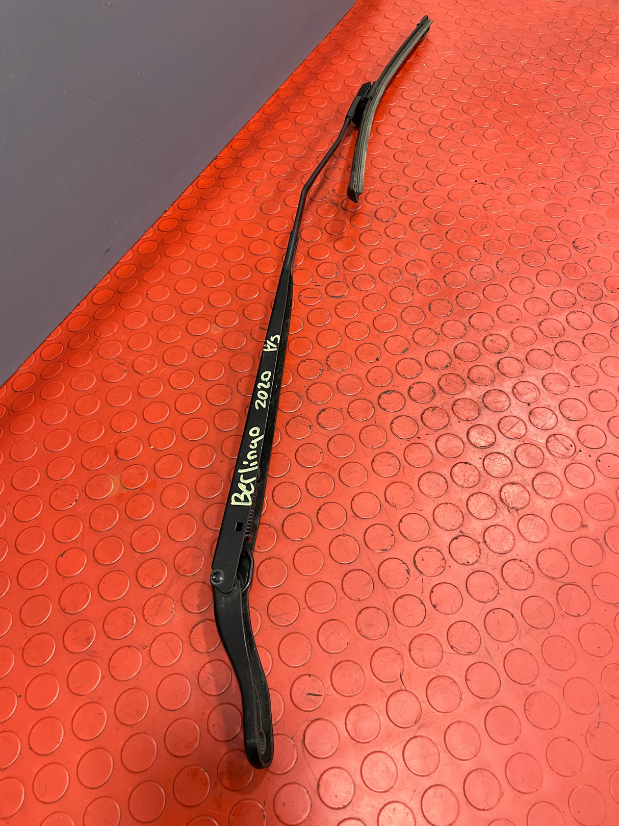 Vauxhall Combo/Peugeot Partner/Citroen Berlingo/Toyota Proace City WIPER ARM ASSEMBLY (No Hose) Front Passenger's Side P/N 9839409180 - 1