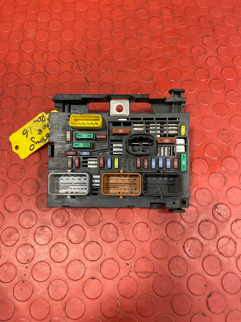 Peugeot/Citroen ENGINE FUSE BOX R04 1.6HDI P/N 9807028780
