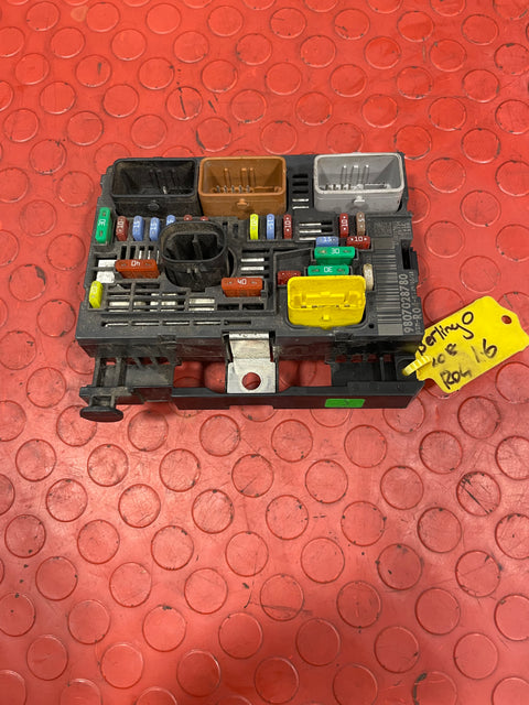 Peugeot/Citroen ENGINE FUSE BOX R04 1.6HDI P/N 9807028780