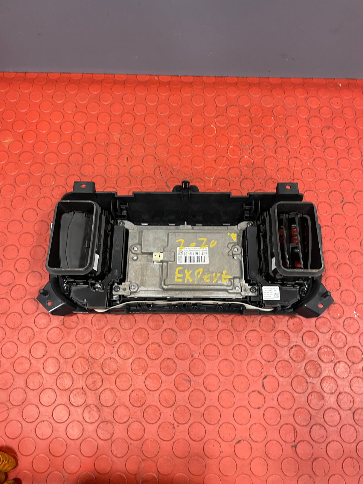 Citroen Dispatch/Peugeot Expert/Vauxhall Vivaro/Toyota Proace SAT NAV DISPLAY/SCREEEN HEAD UNIT 2016-2024 P/N 9831665880/98081732 ZD
