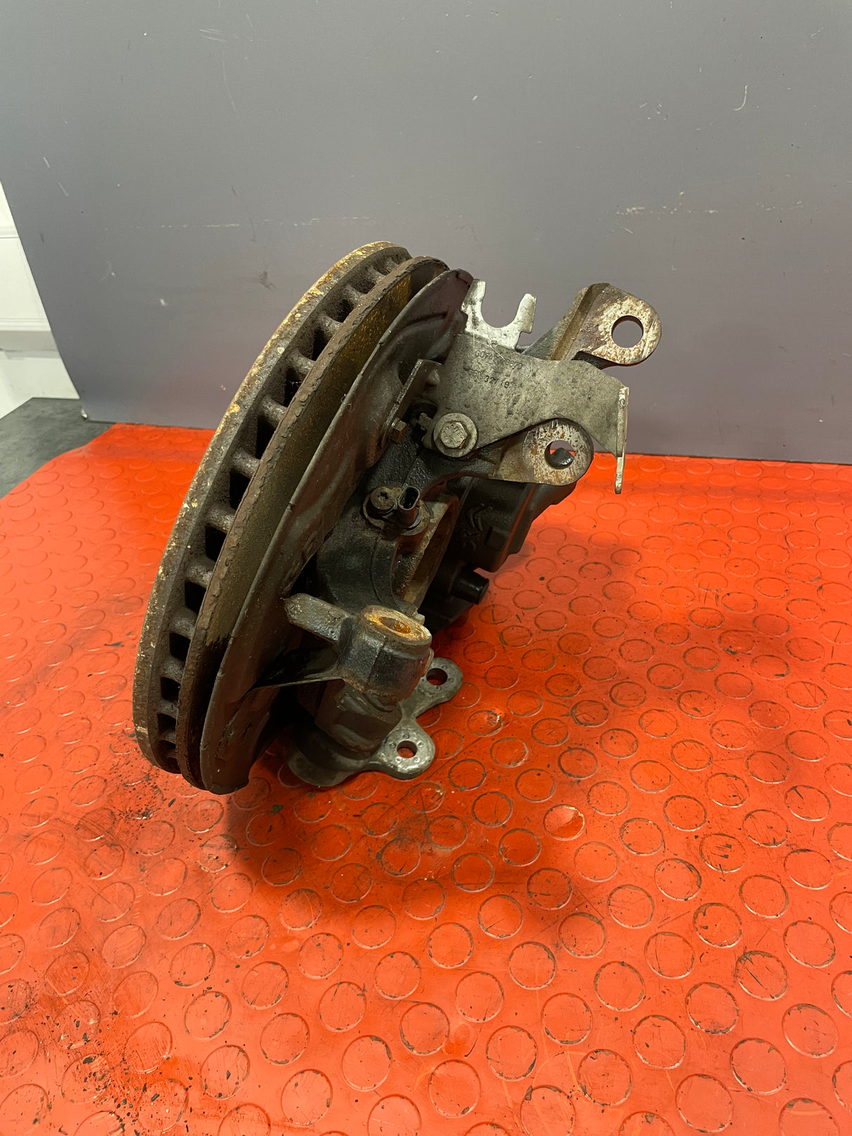 Citroen Berlingo/Peugeot Partner/Vauxhall Combo/Toyota Proace City FRONT WHEEL HUB & BRAKE SET W/ ABS SENSOR Driver's Side 2019-2024 R/N 9830798880 - 1 / 9810728280