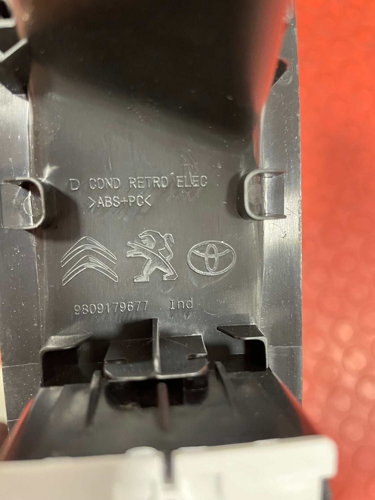 Vauxhall Vivaro/Citroen Dispatch/Peugeot Expert/Toyota Proace WINDOW CONTROL Driver's Side 2016-2024 P/N 98144413ZD/9809179677