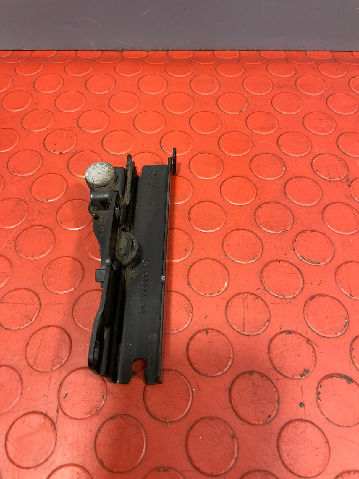 Citroen Berlingo/Peugeot Partner PASSENGER'S SIDE SLIDING DOOR RAIL P/N 9816965880