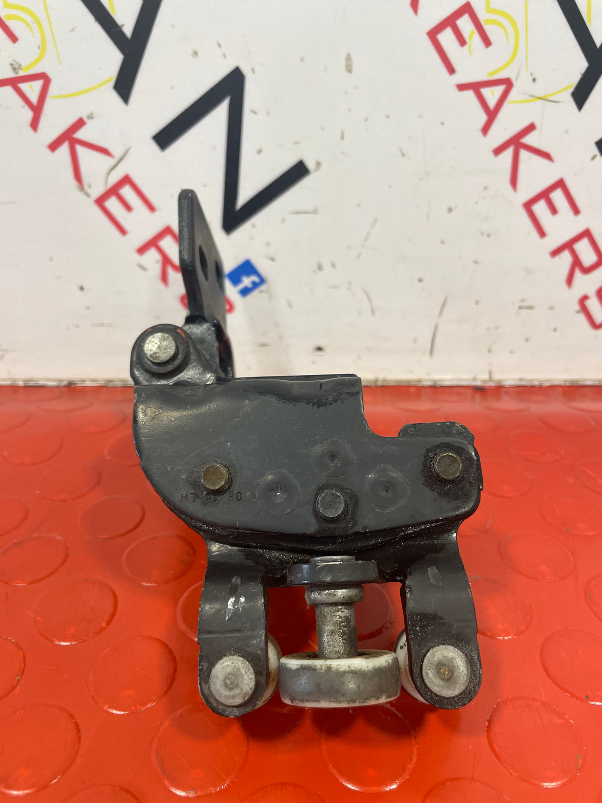 Ford Transit MK8 LEFT SIDE SLIDING DOOR HINGE ROOLER MIDDLE P/N BK31V268K35AE