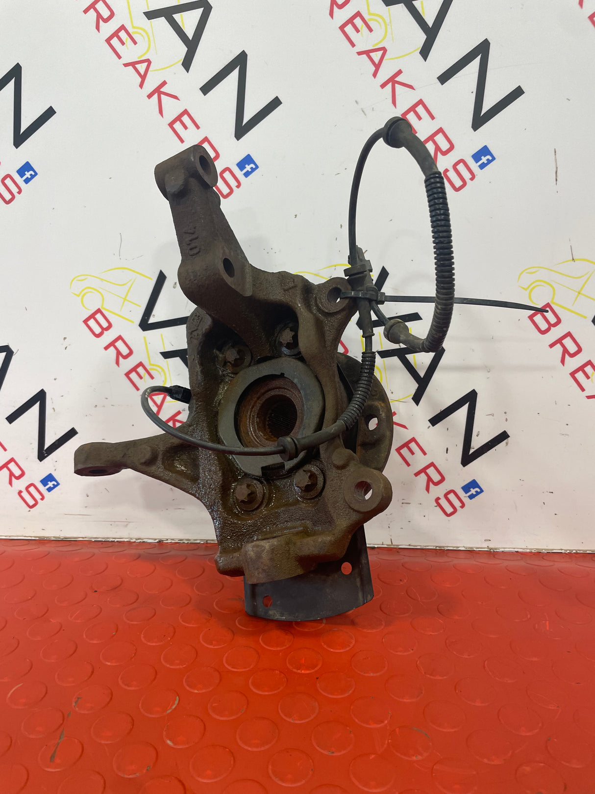 Renault Trafic WHEEL HUB FRONT LEFT PASSENGER SIDE 2014-2019 P/N 400155466R